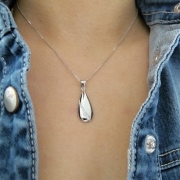 Dámský stříbrný náhrdelník KAPKA lesklá s čirými zirkony Rhodium
