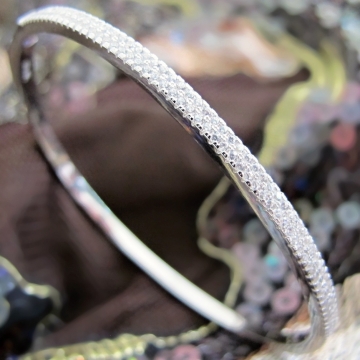 Luxusní dámský stříbrný pevný náramek osázený zirkony 12,40g Rhodium