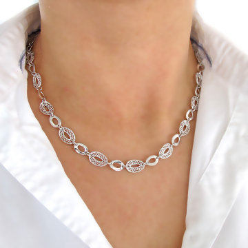 Luxusní stříbrný náhrdelník...