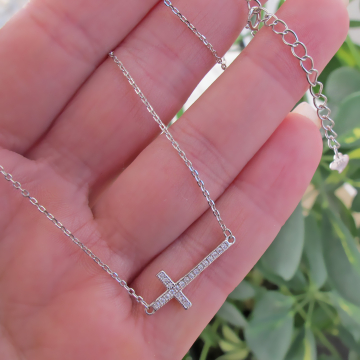 Dámský stříbrný náhrdelník...